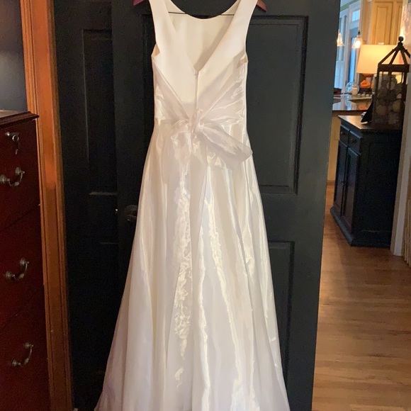 The White House Beautiful gown 9/10 prom - Picture 5 of 6